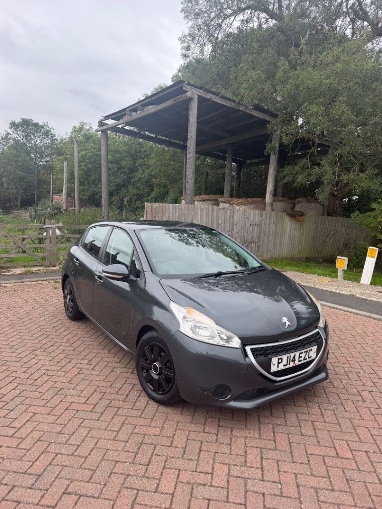 Peugeot, 208 - 1.2L petrol - cheap car - 83k miles 2 owners 