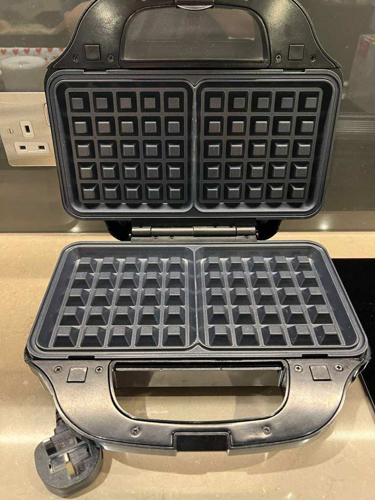 Salter 3-in-1 Snack Maker – Waffle Maker, Sandwich Toaster & Panini Press (900W)