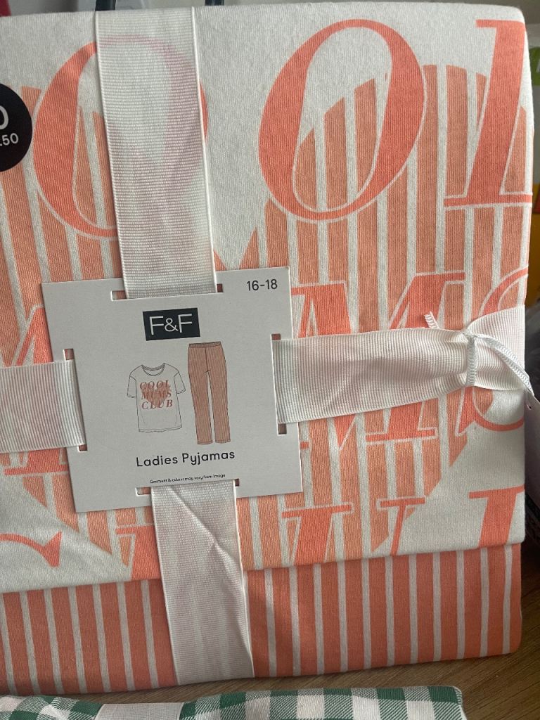 Ladies pyjamas size 16/18 