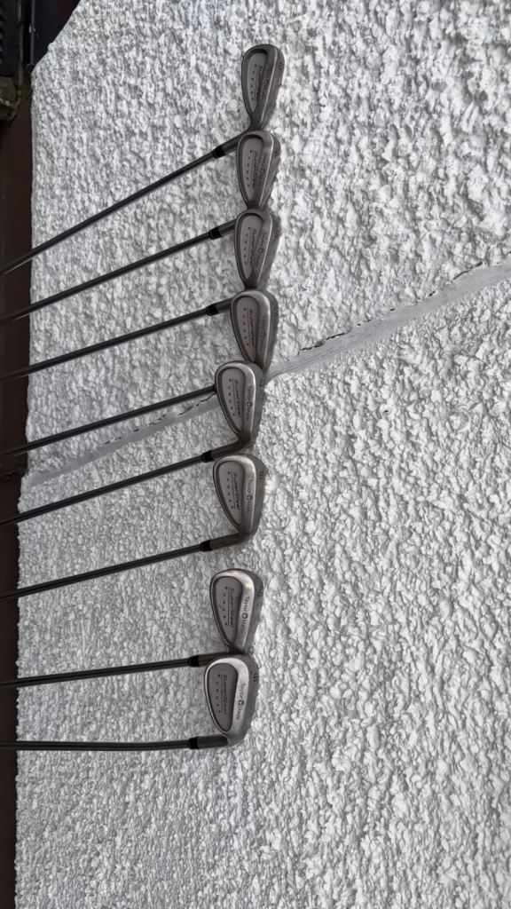 Golf set 3-9 irons and S wedge, putter and driver 