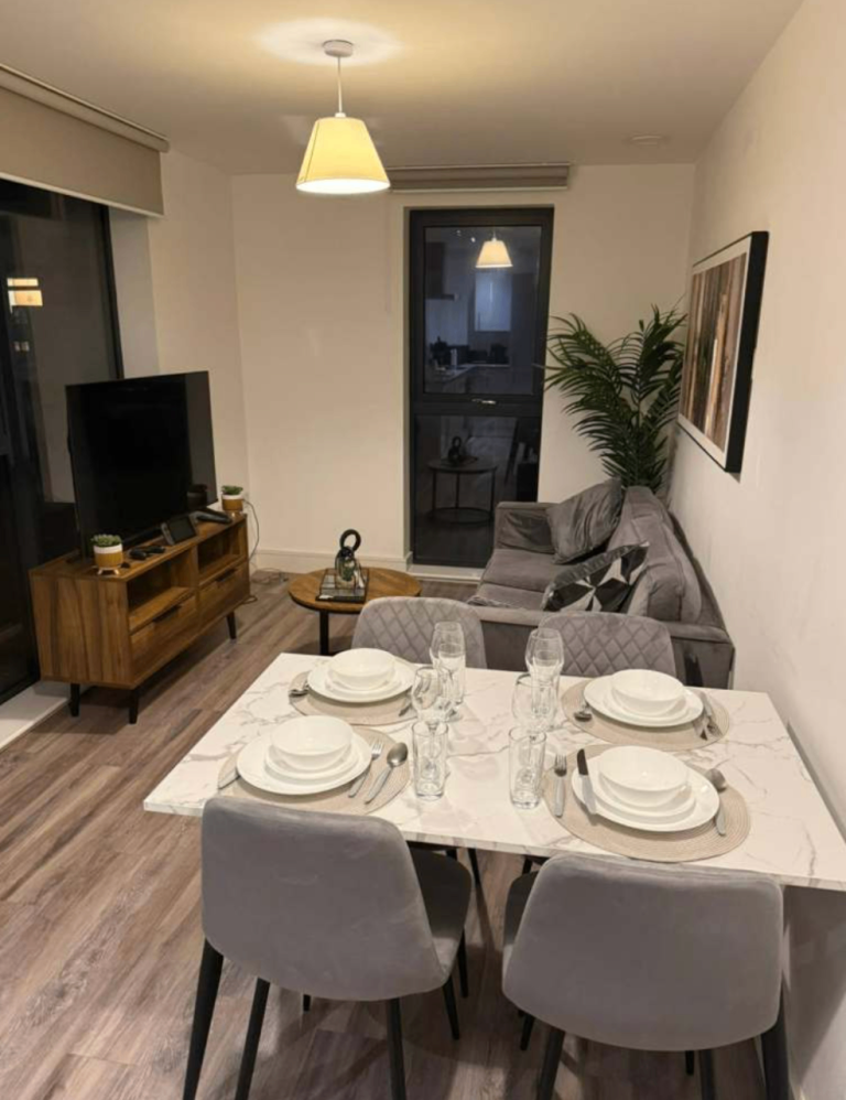 Modern 2-Bedroom Flat | Furnished | Kitchen | Parking | Langworthy Road, Salford, Manchester - M5