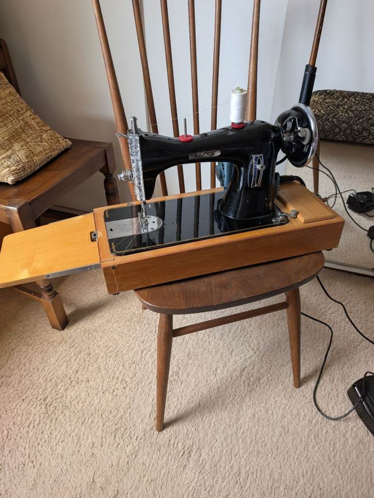 Novum Electric sewing machine from approx.