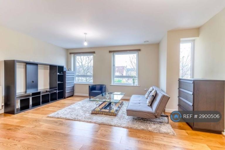 1 bedroom flat in Red Lion Court, Greenford, UB6 (1 bed) (#2900506)