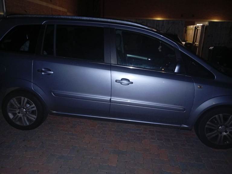 Vauxhall zafia automatic 