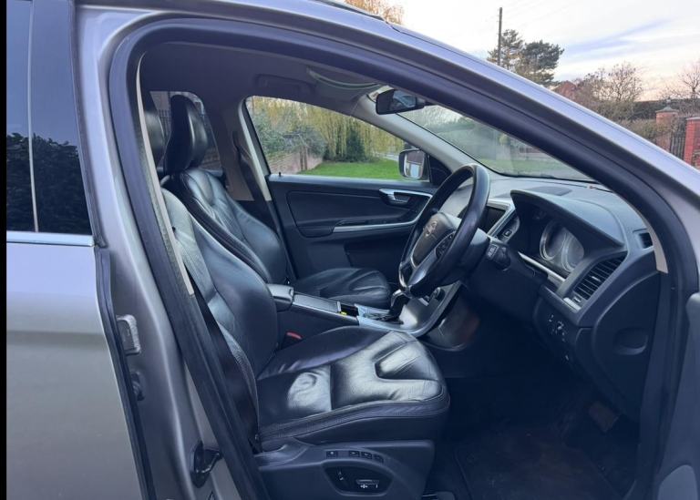 2013 VOLVO XC60 2.4 D5 SE LUX NAV AWD AUTO S/HISTORY CAMBELT DONE! LOVELY 4X4!