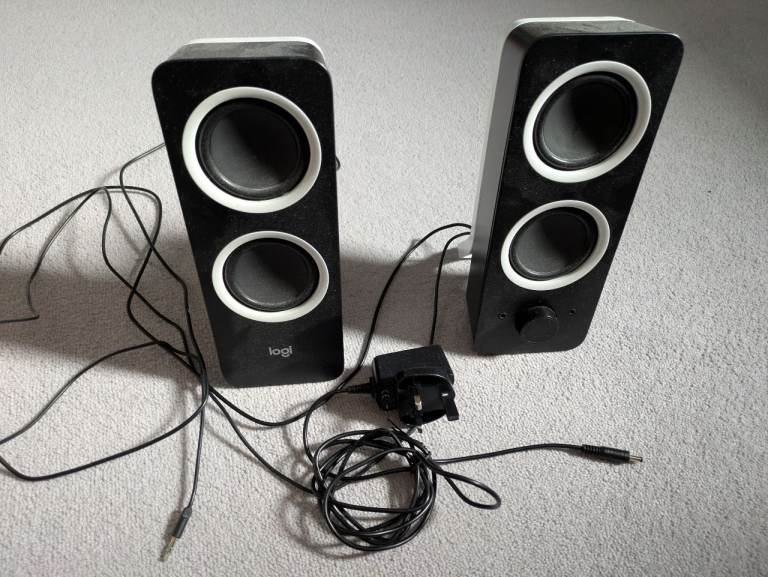 Logitech Z200 PC Speakers, Stereo Sound, 10 Watts Peak Power