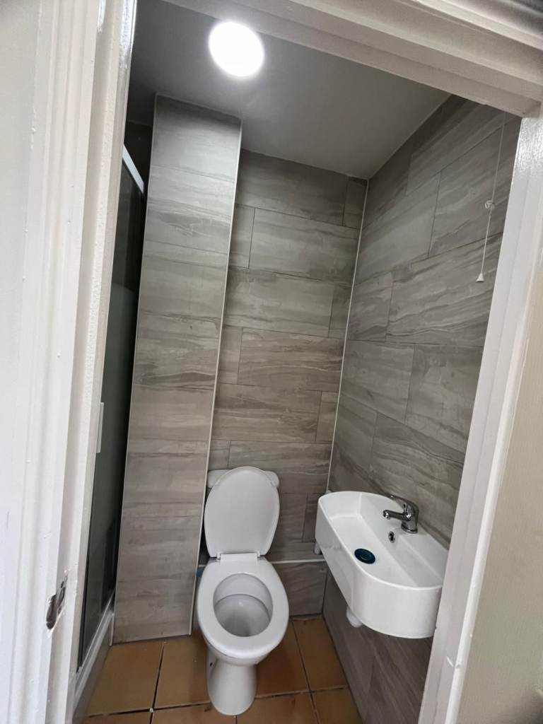 PLUMBER, TILER AND HANDMAN 