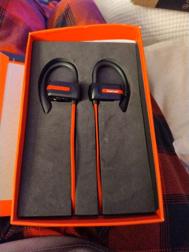  Homtssaw Wireless Earphones - Black and Orange, As Good As New