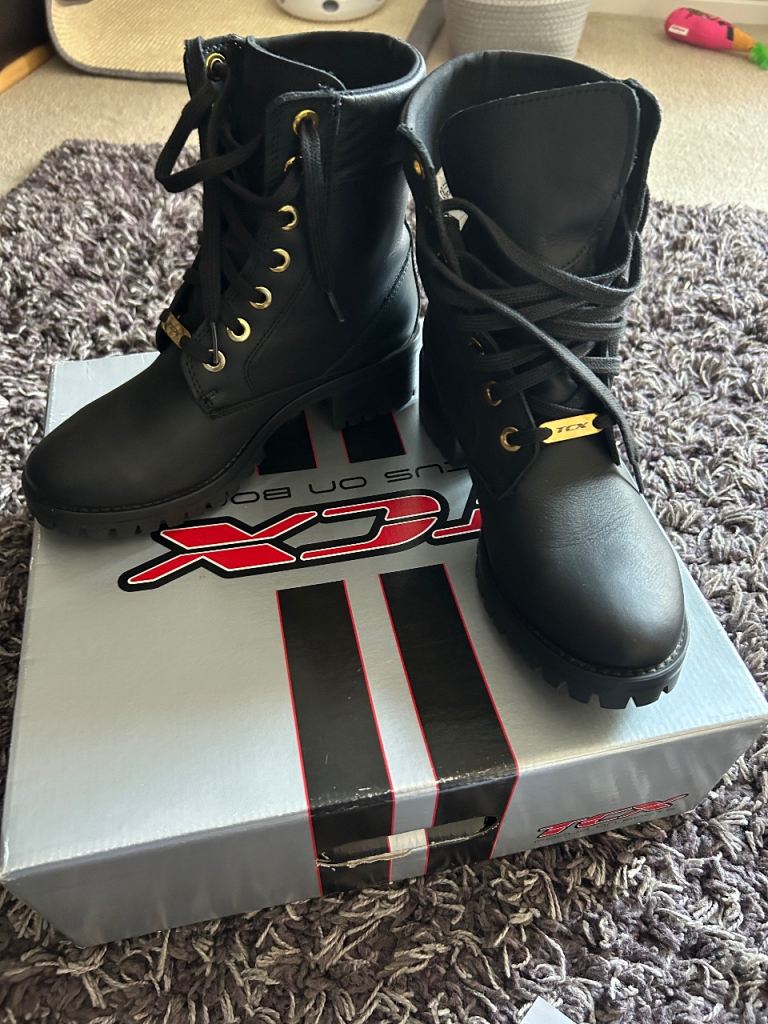 Size 4 TCX ladies boots 