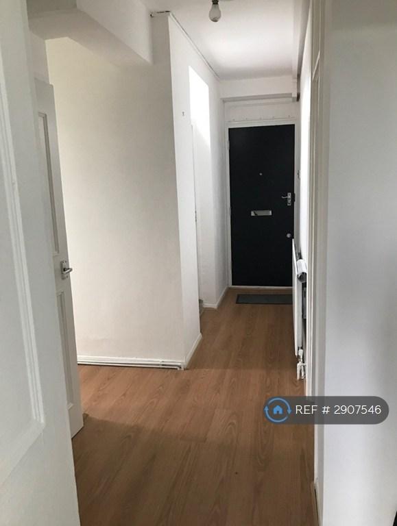 1 bedroom flat in Brunel Road, London, SE16 (1 bed) (#2907546)