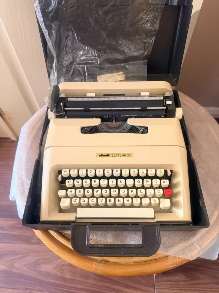 Olivetti Lettera 35 Typewriter