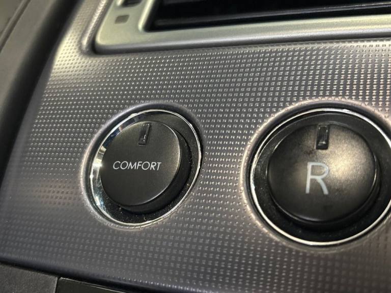 2011 Aston Martin Vantage 4.7 V8 Roadster 2dr Petrol Sportshift Euro 4 (420 bhp) Convertible Petr...