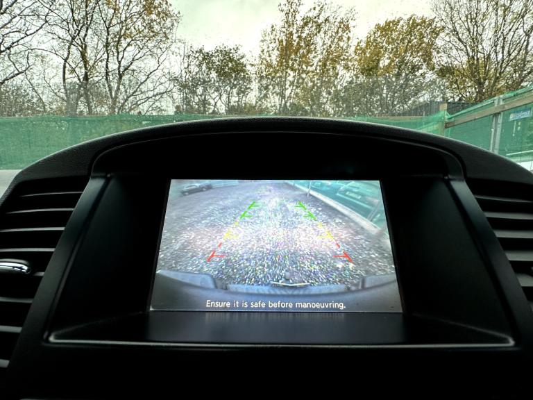 2013 Nissan Navara 3.0 dCi V6 Outlaw 4WD Diesel 4-Door Diesel