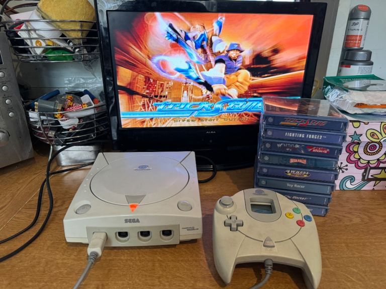 Sega Dreamcast console & 8 games 