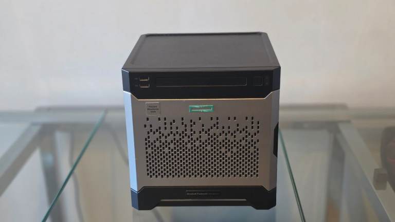 HP ProLiant MicroServer Gen8 - 16GB RAM, upgraded CPU - Great Condition, Compact Server