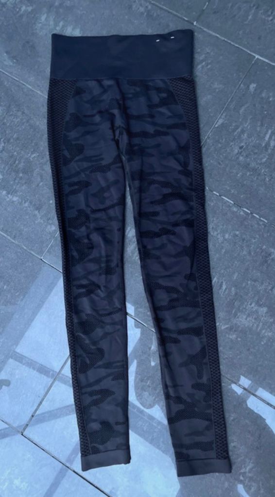 Ladies Leggings/gym bottoms excellent condition size XS