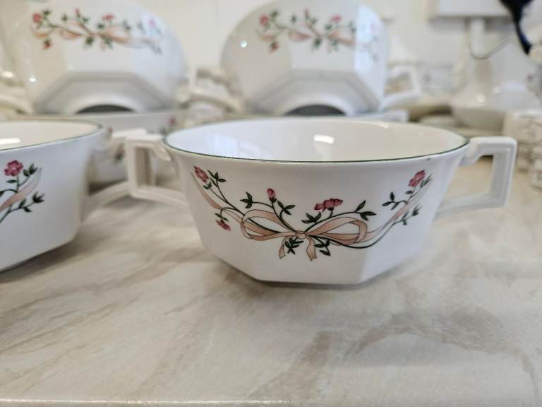 Eternal beau soup bowls