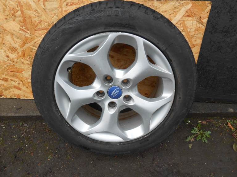 FORD FOCUS 16 inch ALLOY WHEEL AND TYRE.
