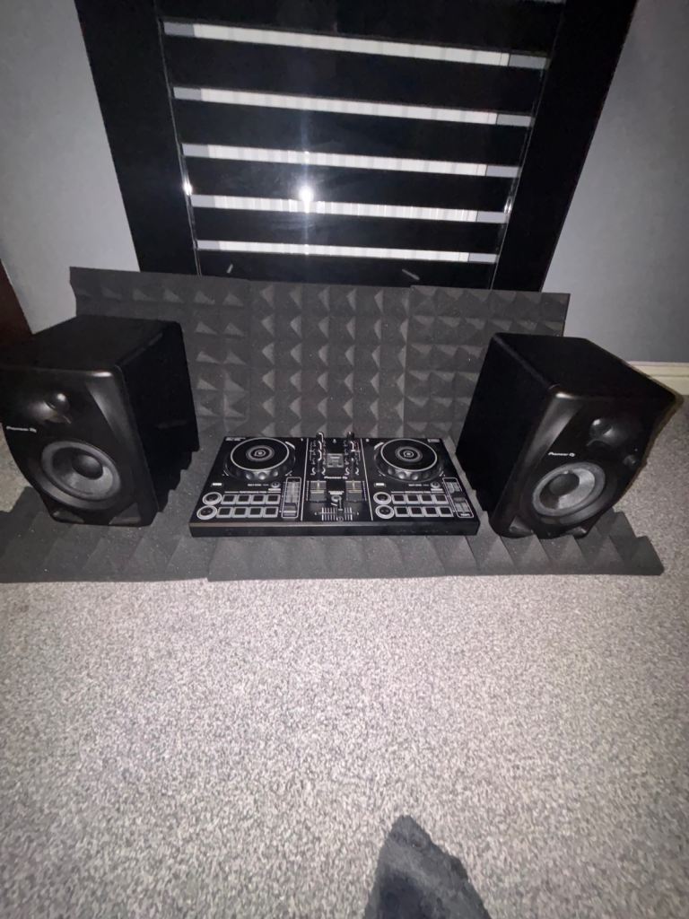 Pioneer DJ DM-40D Speakers & DJ Controller - Good Condition