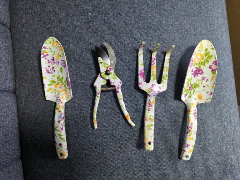 Garden tools set floral design. Yartting