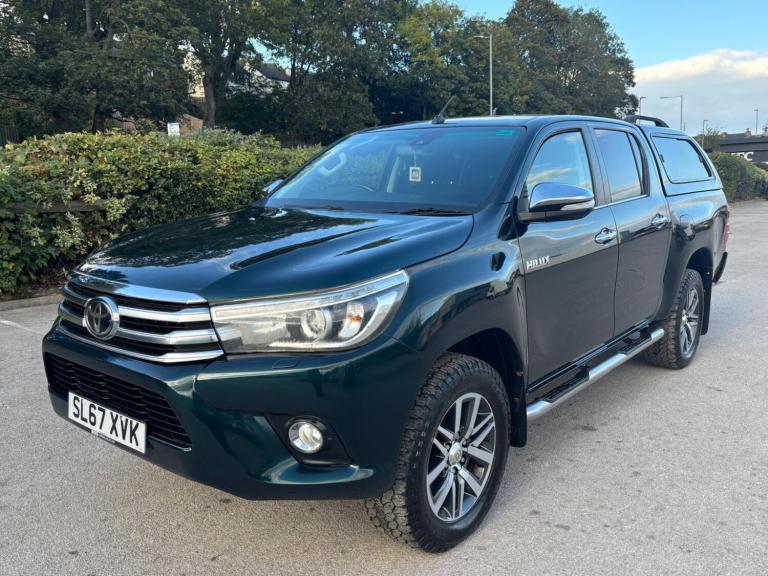2017 Toyota Hilux 2.4 D-4D Invincible Auto 4WD Euro 6 4dr (TSS, 3.5t) PICK UP Diesel Automatic