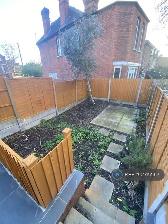 3 bedroom house in Boscombe Avenue, London, E10 (3 bed) (#2715567)