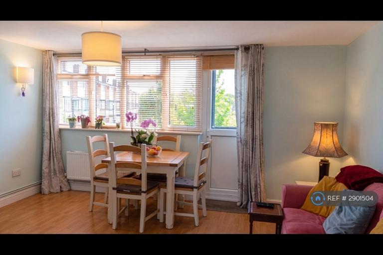 2 bedroom flat in Longheath Gardens, Croydon, CR0 (2 bed) (#2901504)