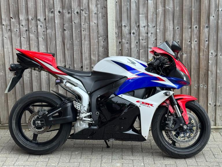 HONDA CBR 600 RR 2010 (10) SUPER SPORT + VERY CLEAN EXAMPLE 