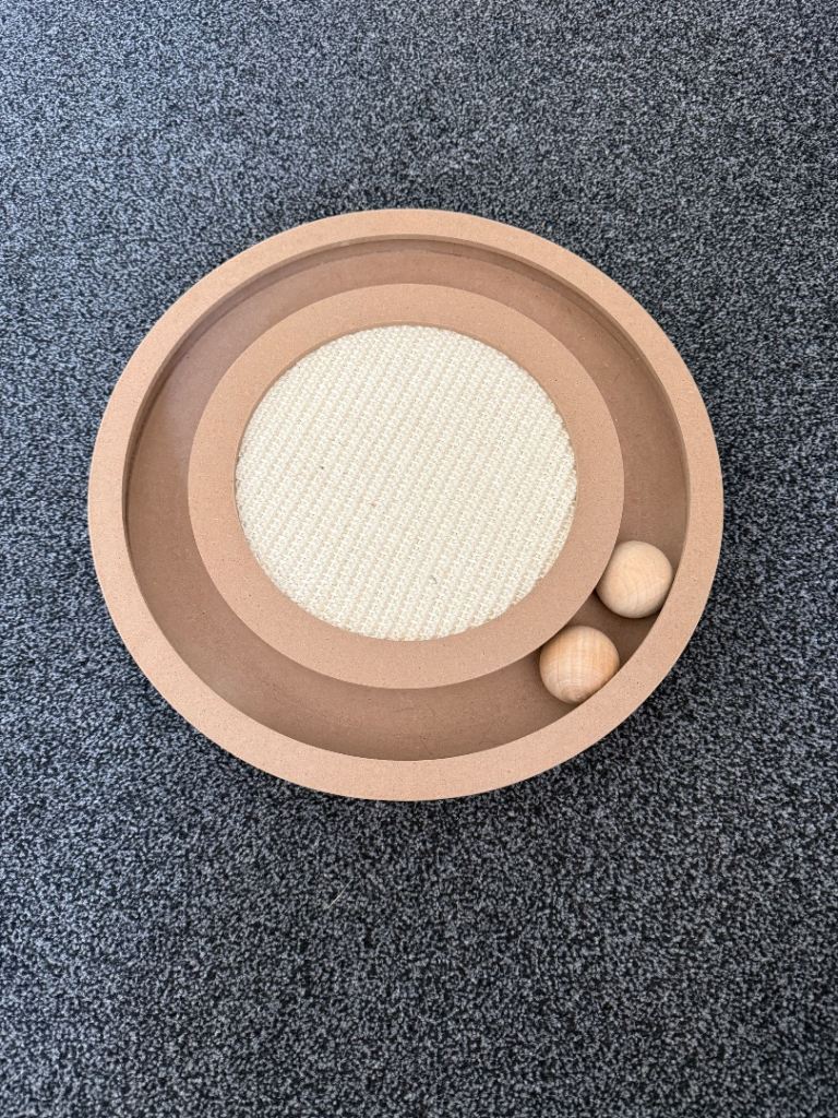 Cat scratcher / ball toy