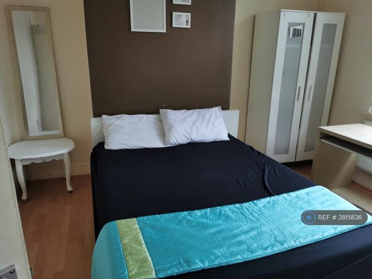 1 bedroom in Roberts Avenue, Manchester, M14 (#2815836)