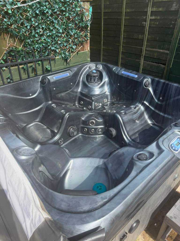 Hot Tub for sale 