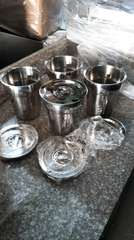 4 x BAIN MARIE pots with lids 4litres