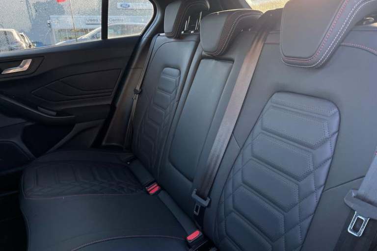 2024 Ford Focus ST-LINE X | Heated Seats/Wheel | B+O Audio | Sync 4 Touchscreen Navigation  Hatch...