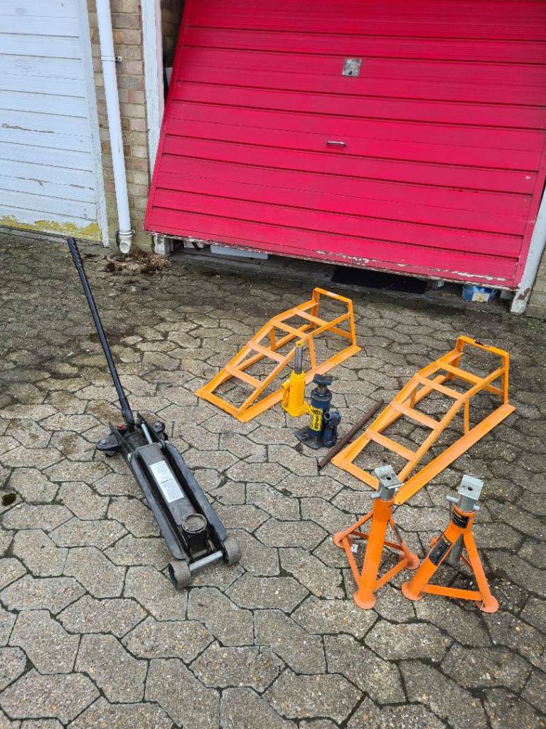 Car ramps and jacks