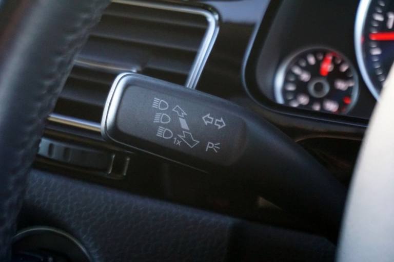 2014 Volkswagen Touareg 3.0 TDI V6 BlueMotion Tech R-Line SUV Diesel Tiptronic 4WD (s/s) 5dr - Ju...