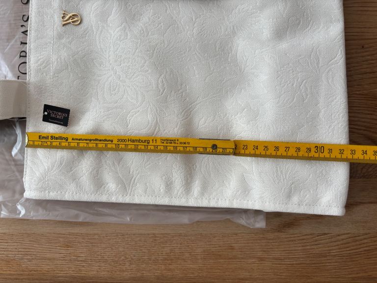 Victoria's Secret limited edition tote bag with mini shawl new with tag