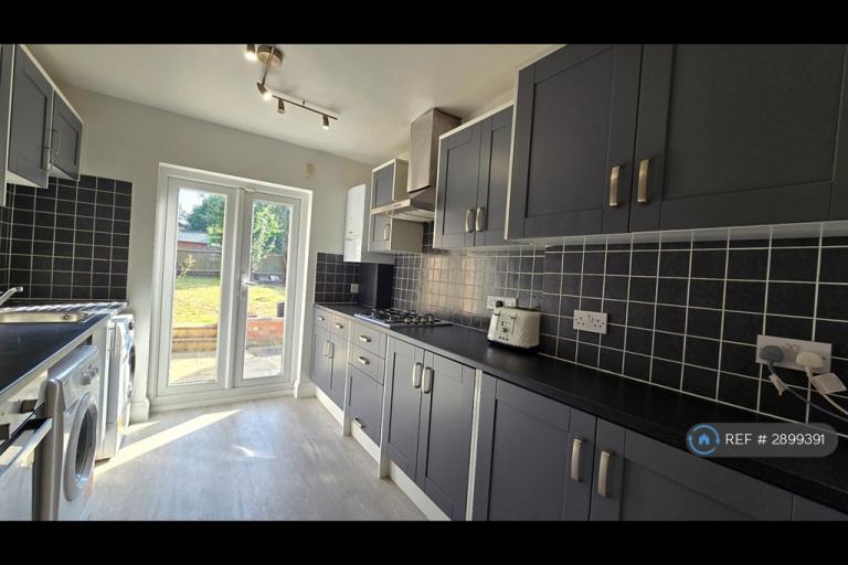 5 bedroom house in Moyser Road, London, SW16 (5 bed) (#2899391)