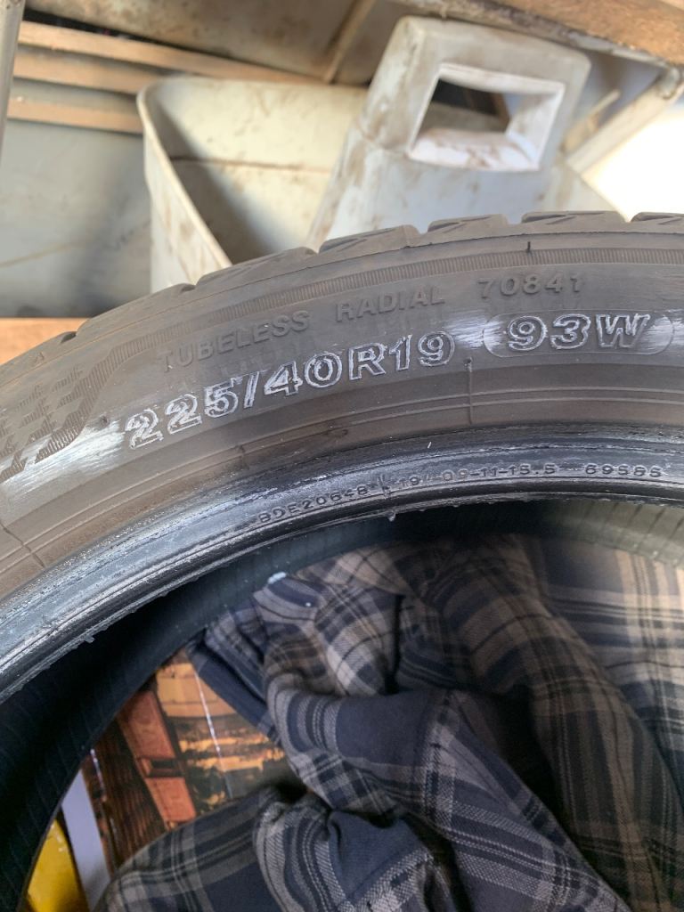 225/40/19 tyre