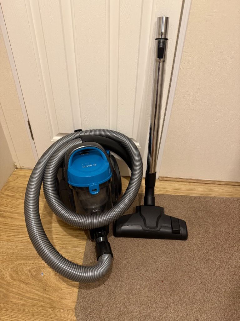 Bosch Serie 2 Bagless Vacuum Cleaner 