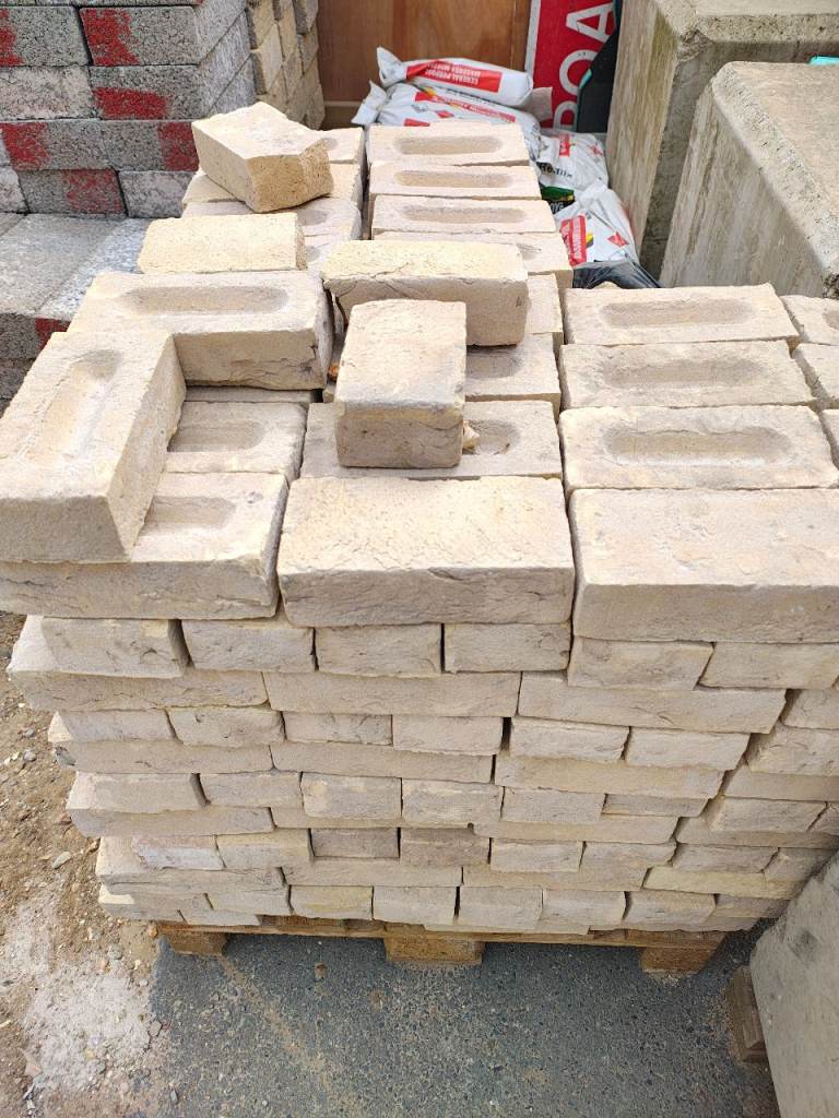 NEW Surplus Facing & Engineering Bricks – Approx. 670 Bricks Total