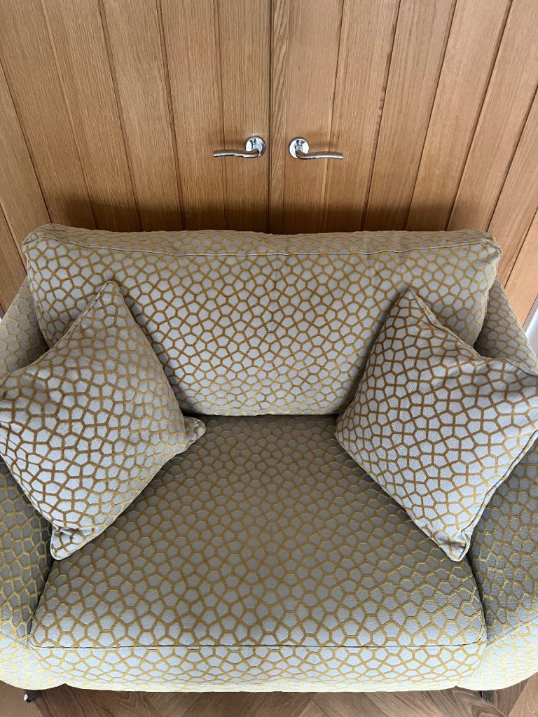 Sofa / arm chair / live seat