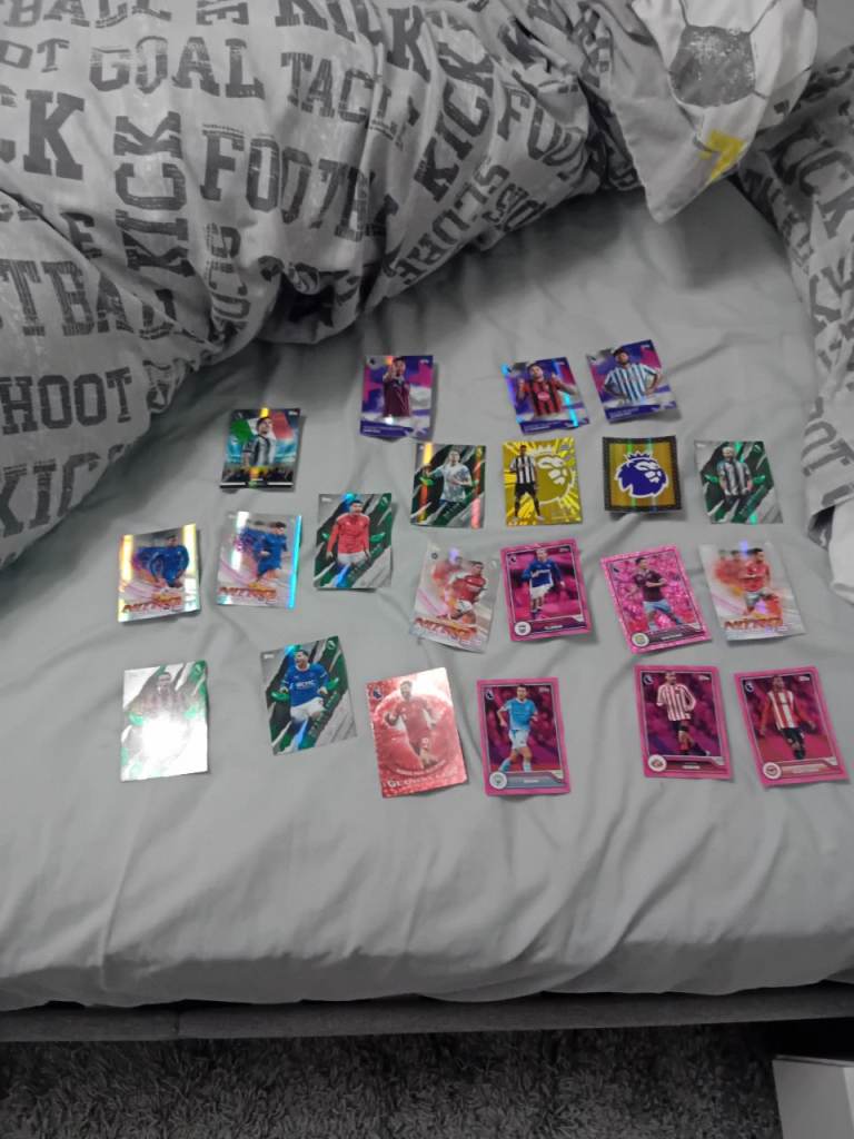 Football Trading Cards Collection - Various Players & Teams