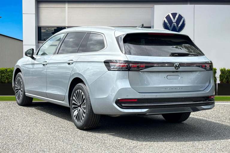 2025 Volkswagen Passat 1.5 eTSI MHEV Elegance DSG Euro 6 (s/s) 5dr Estate Automatic