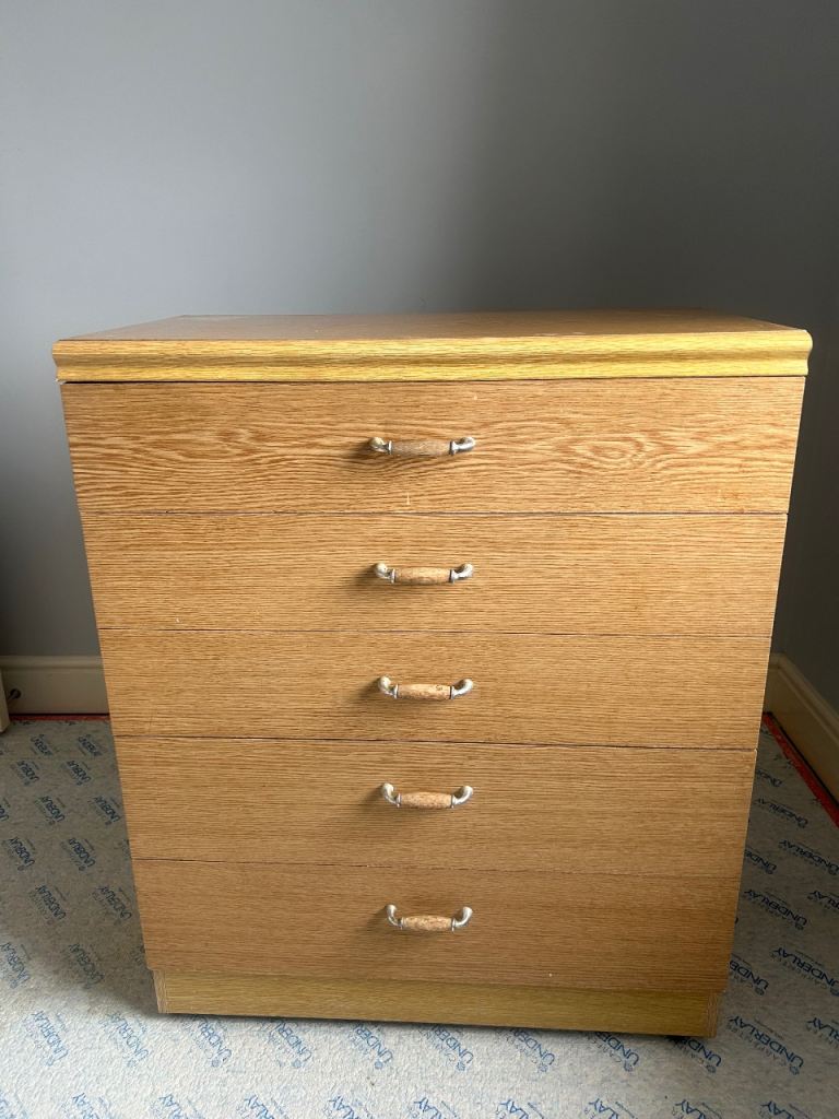 Chest of drawers 