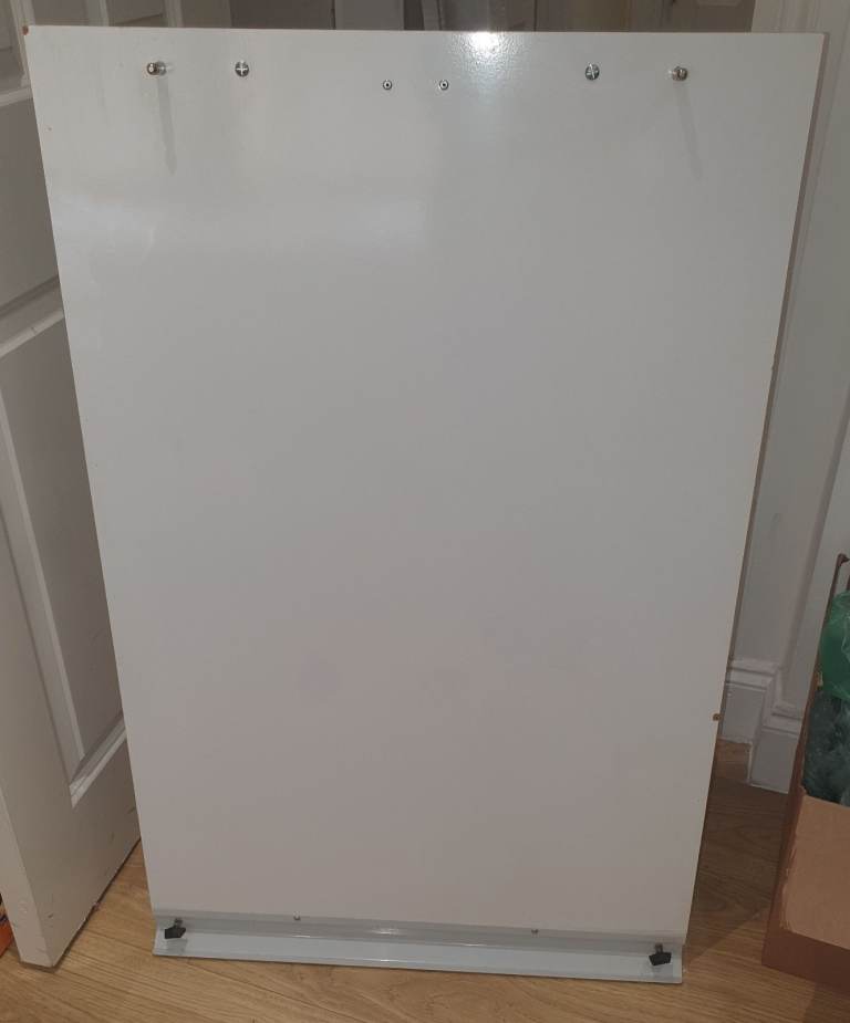 White Freestanding Flipchart Easel Whiteboard 68cm wide 105.5cm long COLLECT NW9