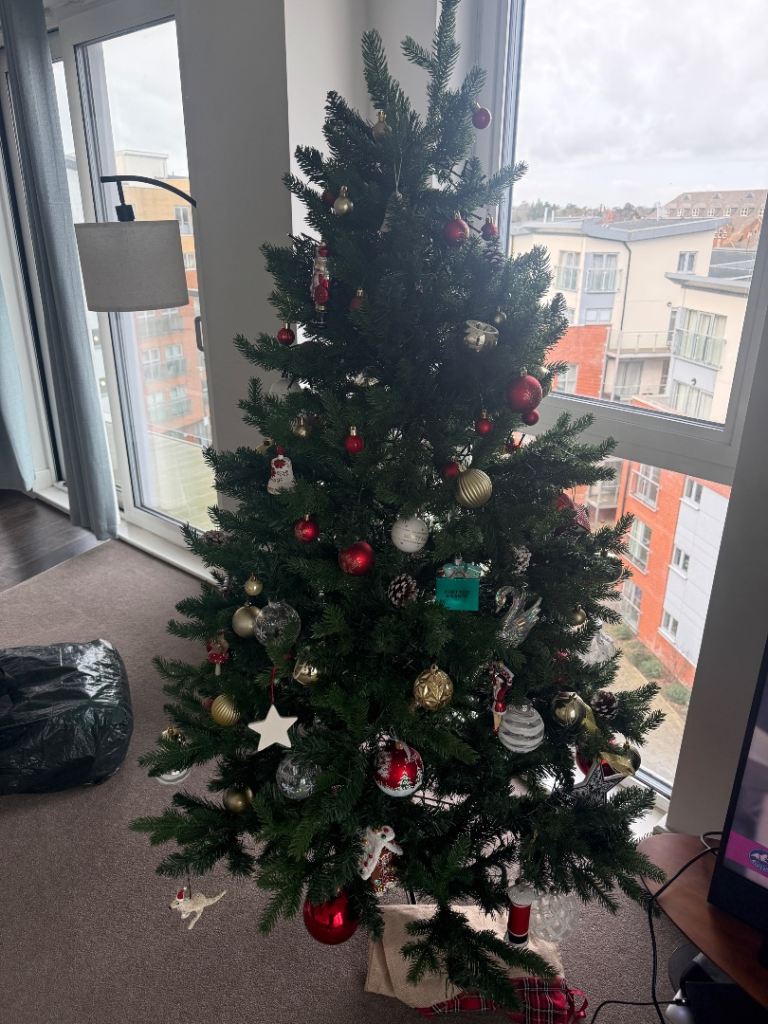 5ft Christmas tree 