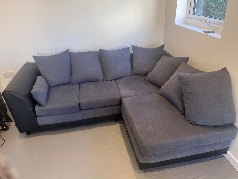 Black & Grey Right Facing Corner Sofa 