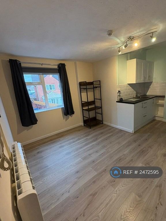 Studio flat in Frome Rd, Trowbridge, BA14 (#2472595)