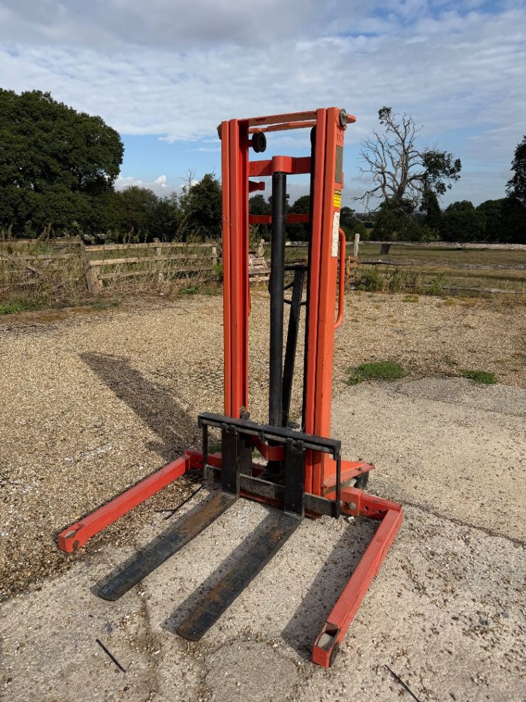 1 Ton Manual Pallet Stacker / Forklift – 3m Lift – SFH1030-A