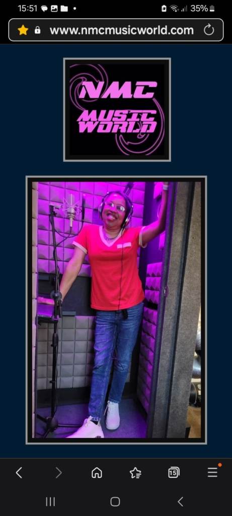 Experienced  female singer available!